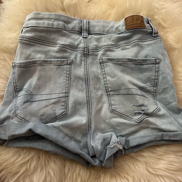 Light washed short Jean shorts - Picture 2 of 3